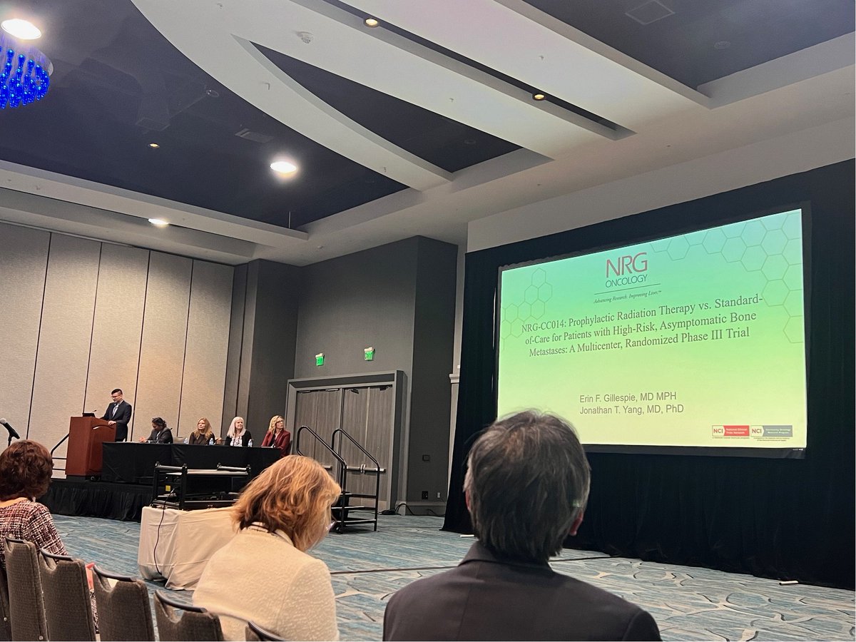 Superstar @JYangMDPhD presenting a phase 3 <a href="/NRGonc/">NRG Oncology</a> CC014 RTC of prophylactic RT for asymptomatic bone mets, based on earlier evidence published by @JYangMDPhD <a href="/ErinGillespieMD/">Erin Gillespie, MD MPH</a> <a href="/MSKCancerCenter/">Memorial Sloan Kettering Cancer Center</a> <a href="/MSK_RadOnc/">Memorial Sloan Kettering Radiation Oncology</a>. 

ascopubs.org/doi/full/10.12…