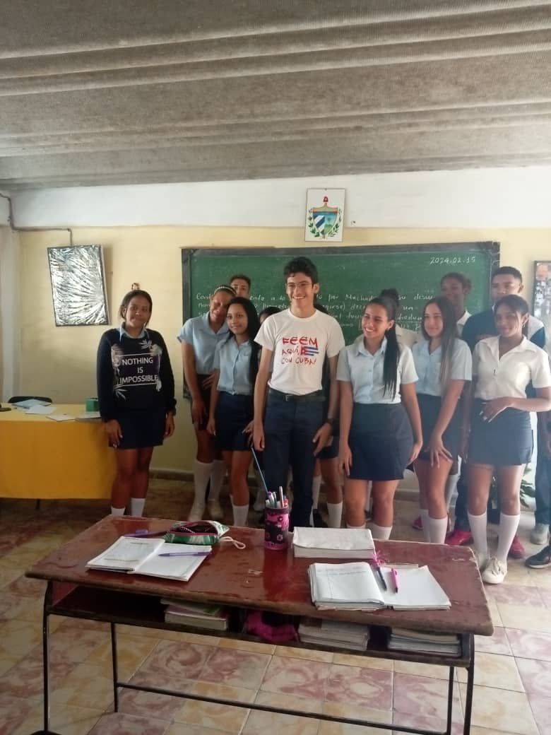 Visitó nuestro IPU, presidente de la FEEM, porque somos continuidad, Hombre recogerá quien siembre escuelas.<a href="/ricardo_quiala/">Lic. Ricardo Quiala Torres</a>, <a href="/dpestgo/">DGE Santiago de Cuba</a> ,<a href="/dme_me/">ME</a>