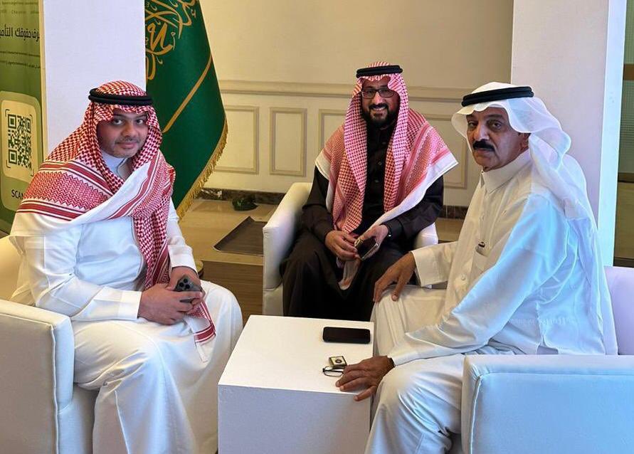 Alsarah_co's tweet photo. سعدنا بزيارة المشرف على برنامج التطويف المركزي بالمجلس التنسيقي لشركات أرباب الطوائف ومقدمي خدمة حجاج الخارج  الدكتور عثمان قزاز ، لجناح الشركة بمعرض الملتقى  العلمي الثالث والعشرون لأبحاث الحج والعمرة والزيارة بالمدينة المنورة

#الملتقى_العلمي_23 
#المدينة_المنورة https://t.co/vmHTVQXQK3