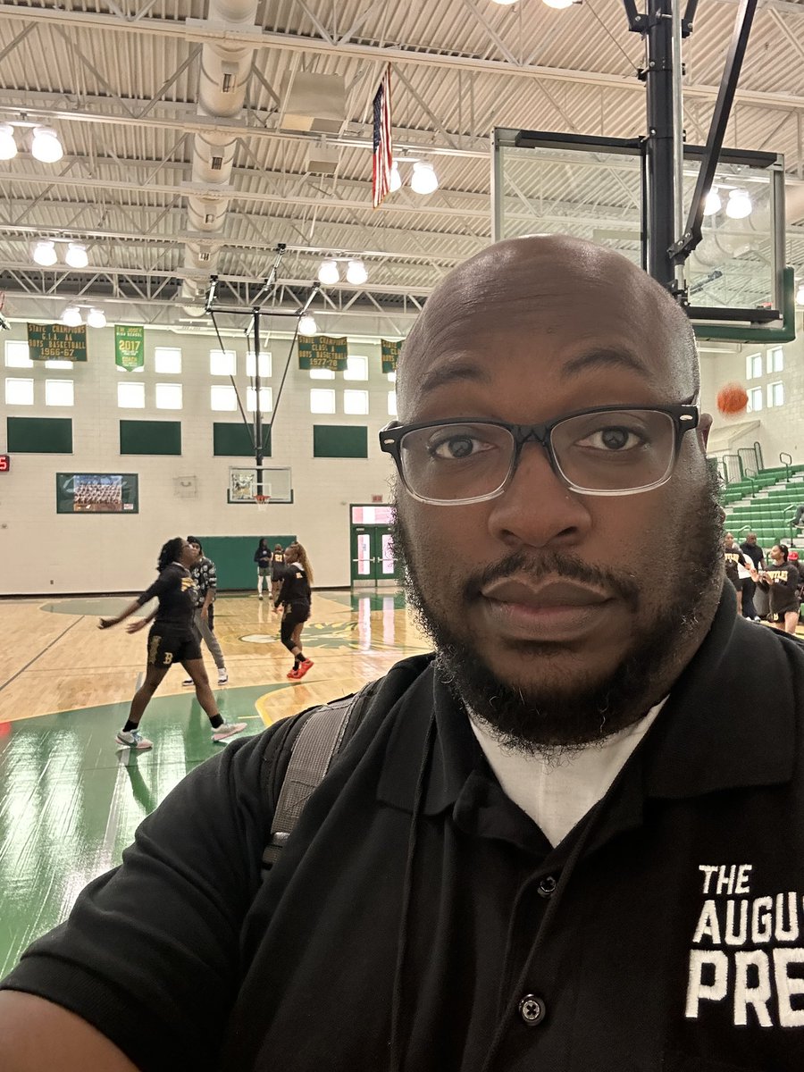 GabrielCStovall's tweet photo. We’re workin! #Journalist #SportsJournalism #RegionTournament #highschoolbasketball https://t.co/Sa9BSFJn3u