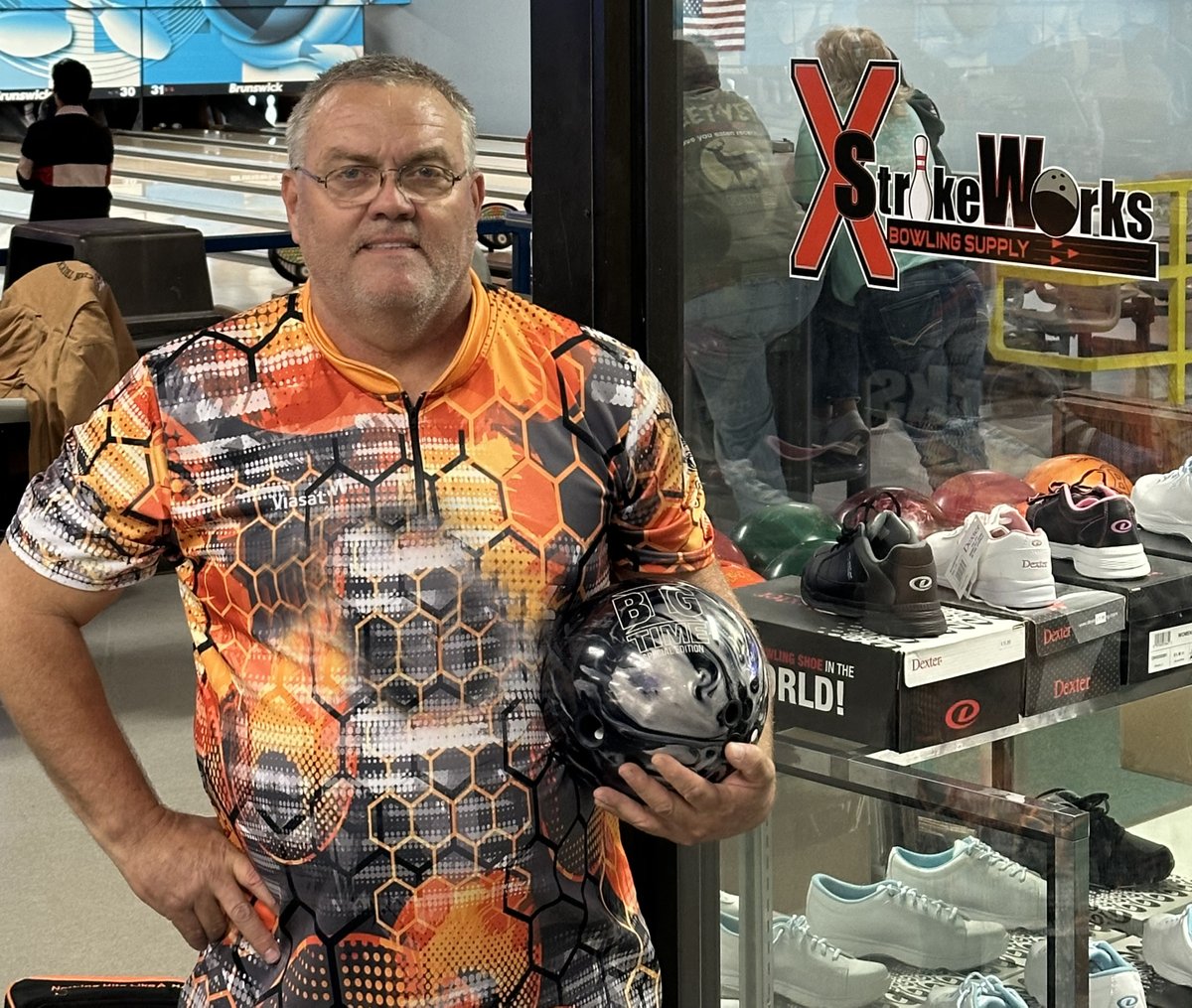 EboniteBowling's tweet photo. Congratulations to Jimmy Smith for shooting his 1st 800 series (816) using his Big Time SE at West Park Lanes in MO! π
#EboniteBowling #BowlToWin #BigTimeSE #HK22 https://t.co/gvoFMMaKT1