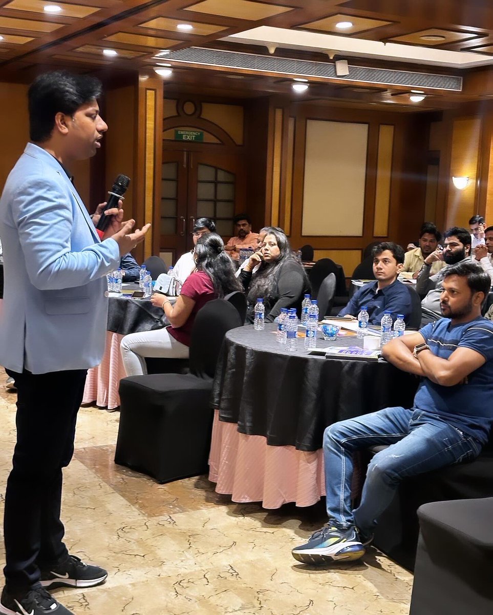 Shiprocket Yatra Mumbai:

Unlocking the potential of online export sellers with Shiprocket! 💼🌐 An enriching event on 13th Feb packed with knowledge, networking, and new opportunities.

#exportopportunities #exportimport #ecommerce #ecommercegrowth #export #exportsuccess 
#Onl