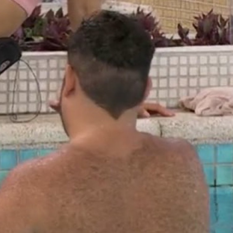 centralreality's tweet photo. Michel está reclamando do corte de cabelo que o Davi fez nele. #BBB24 https://t.co/7pBrGtlRvq