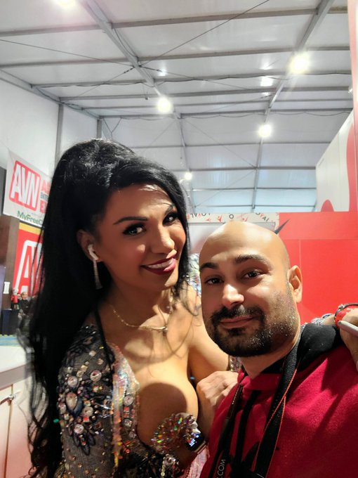 AVN Expo @thejessydubai https://t.co/KoJIPv5QyP<a class="tags" href="/tag/thejessydubai">@thejessydubai</a><a href="/tag/dillondiaz"class="tags"><span>#dillondiaz</span></a>