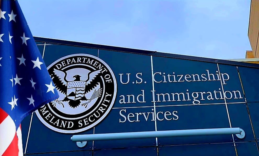 #USCIS 
#USCISAnswers : De nombreux facteurs influencent les délais de traitement, notamment le nombre de demandes reçues, la répartition de la charge de travail et les niveaux de personnel. Des facteurs spécifiques à un dossier peuvent également rendre une décision plus complexe