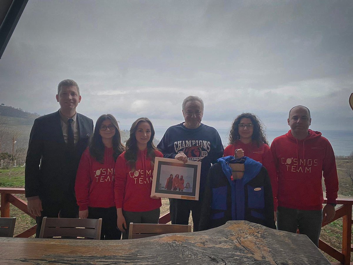 BUEK Başkanımız Sayın Enver YÜCEL ile 8. Ulusal Antarktika Bilim Seferin’e katılan Fen ve Teknoloji Lisesi öğrencilerimiz BAUFARM’da bir araya geldiler. 

#bahçeşehirkoleji💙❤️