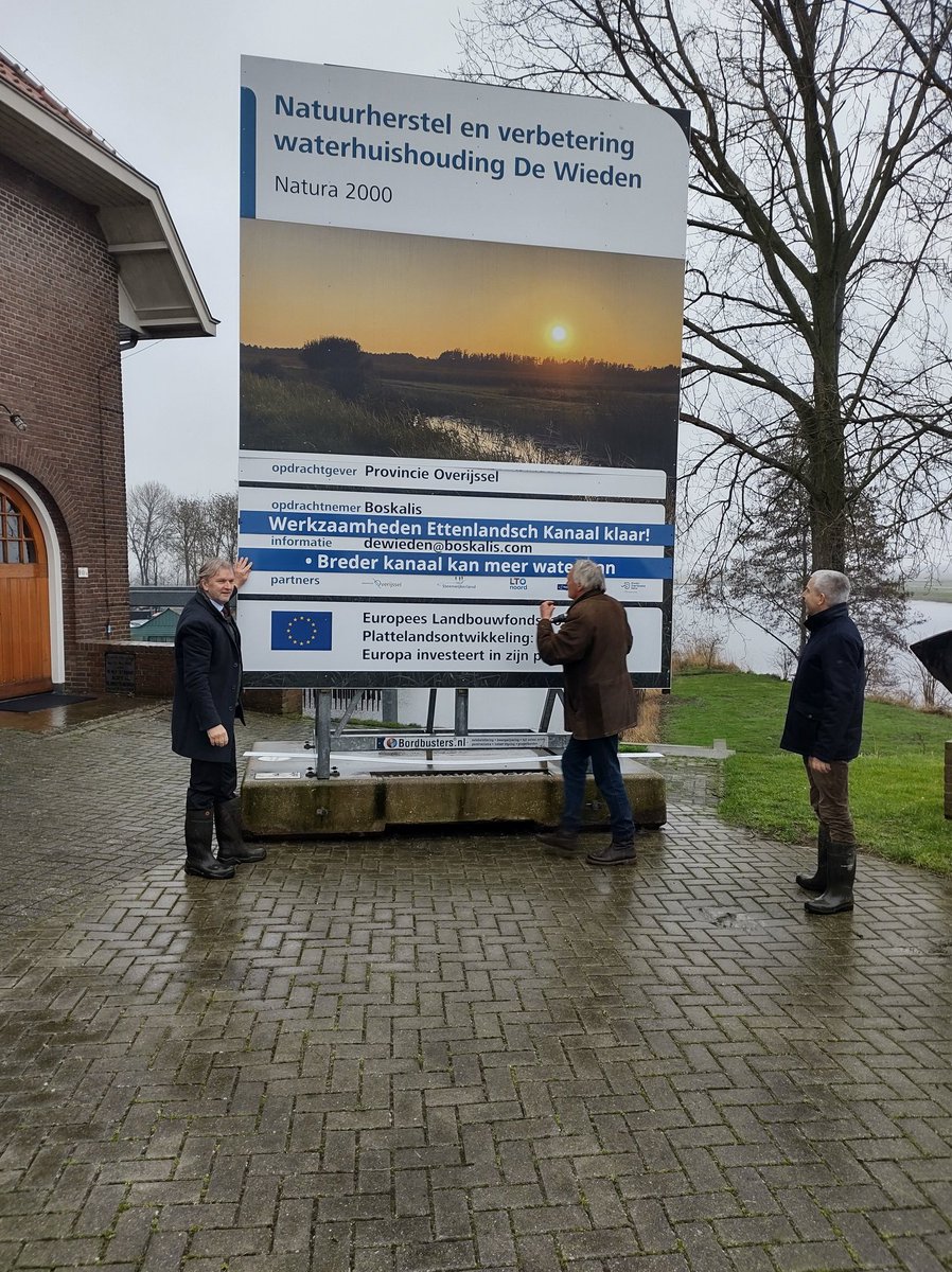 HarroPruijssen's tweet photo. Het Ettenlandsch Kanaal is breder gemaakt: meer garantie voor droge voeten van inwoners en het is verbindingszone voor natuur tussen #Wieden - #Vollenhovermeer
@mvonmartels is trots op samenwerking tussen @ProvOverijssel @BoskalisNL @WDODelta en inwoners
#Nat2000 @N2000NL https://t.co/jdMdYuymcK