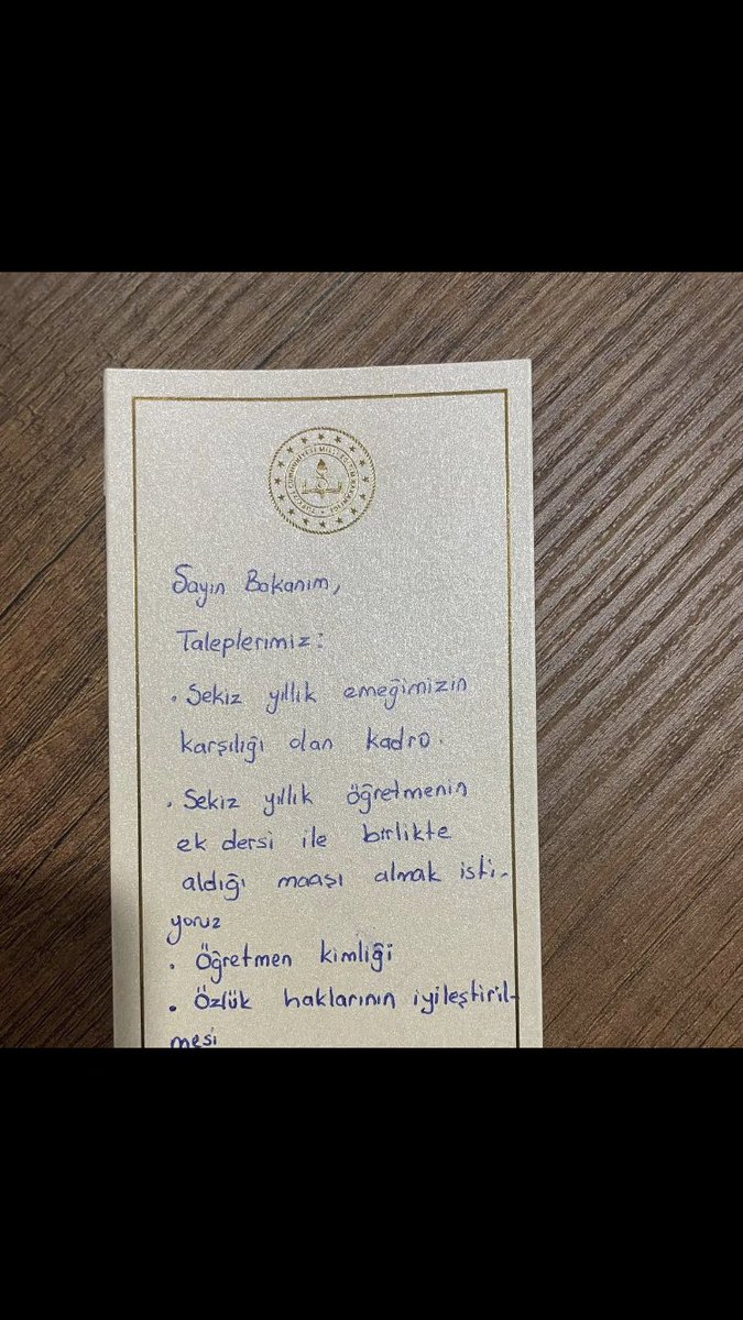 EkremArpak's tweet photo. 8 yıldır mülteci çocuklarını zorlu şartlarda ve güvenceleri olmadan ülke eğitimine, kültürüne adapte eden #PikteseSeyyanenZam öğretmenlerimizin hakkıdır.

#PiktesinMaaşZammıNerede

@Yusuf__Tekin
@CelileErenOKTEN
@cengizmete 
@chnkvnc
@oguzozat 
@ikoncuk 
@EkremArpak 
@omerag63 https://t.co/k8eRv78vSx