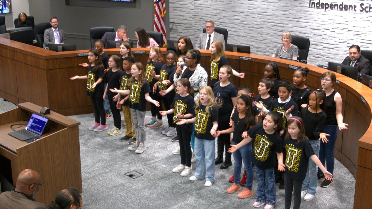 The Jones Academy of Fine Arts and Dual Language sure know how to shine bright! At last week’s Board of Trustees meeting, these third through fifth grade cast members performed “Let It Go” from Disney’s Frozen KIDS. Way to go! ⭐