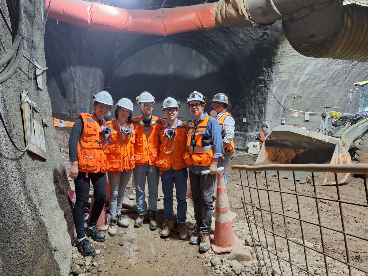 📸 Visita a la Estación Baquedano de la L7 del Tramo B de <a href="/metrodesantiago/">Metro de Santiago - #50Años</a>, Chile.

#SystraSubterra ejecuta la ingeniería de diseño y la supervisión de obra. 

Mª Alejandra Mena, Josefina Brandt, Andrés Alonso, Tomás Uriarte, y David Rodriguez Rodriguez.

#ingeniería #obras