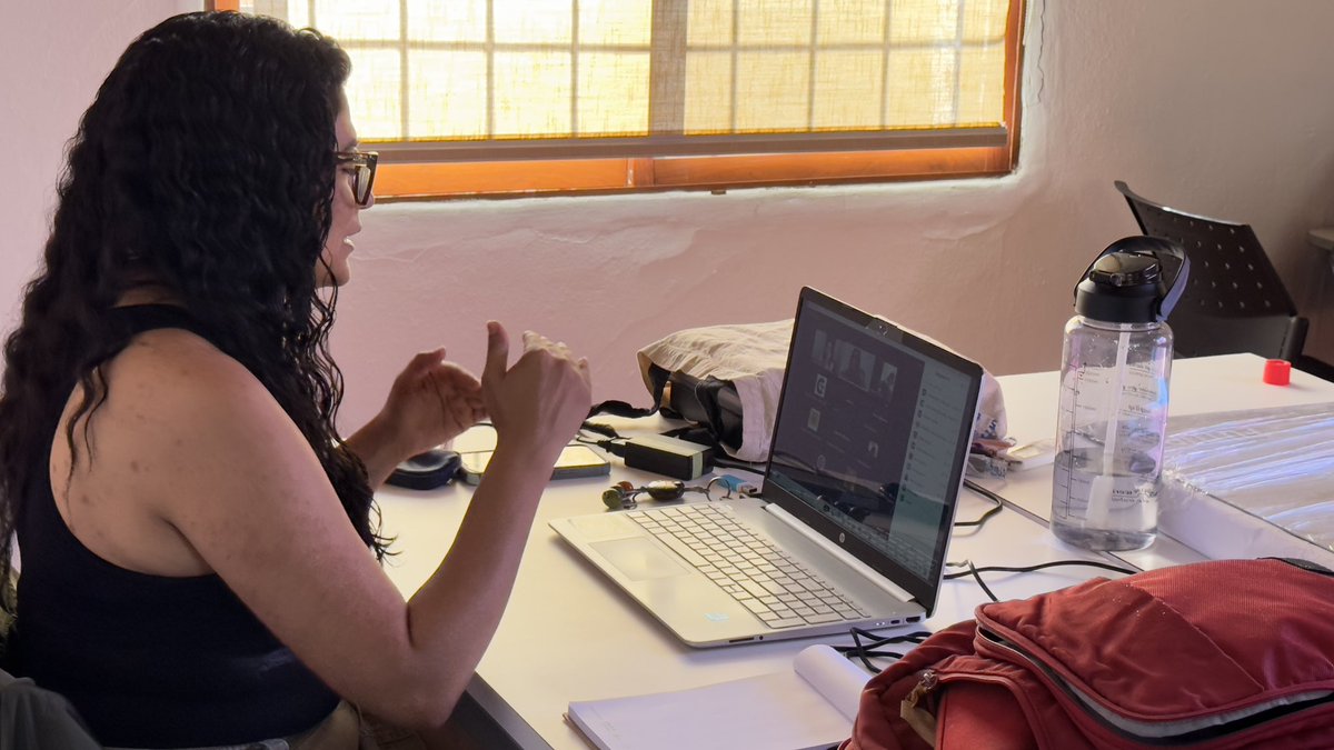 CCETegucigalpa's tweet photo. 👩🏻‍💻Esta mañana se lleva a cabo la sesión 2️⃣ del taller en línea "Potenciando mi Perfil Artístico", dirigido por la cineasta @Ce_du, con el objetivo de instruir desde artistas nuevos hasta consagrados en la redacción de su biografía artística impulsando sus carreras profesionales https://t.co/Xbn6Lrt45a