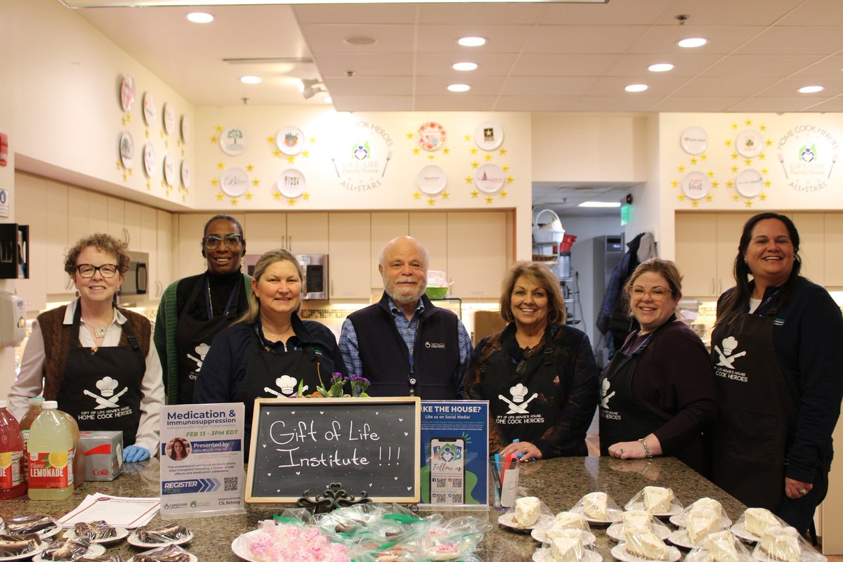 TransplantPreg1's tweet image. Last month, members of the Transplant Pregnancy Registry International (TPRI) along with Gift of Life Institute volunteered to provide a meal at Gift of Life Howie's House. 💙💚

#HomeCookHero #GiftofLife #HowiesHouse