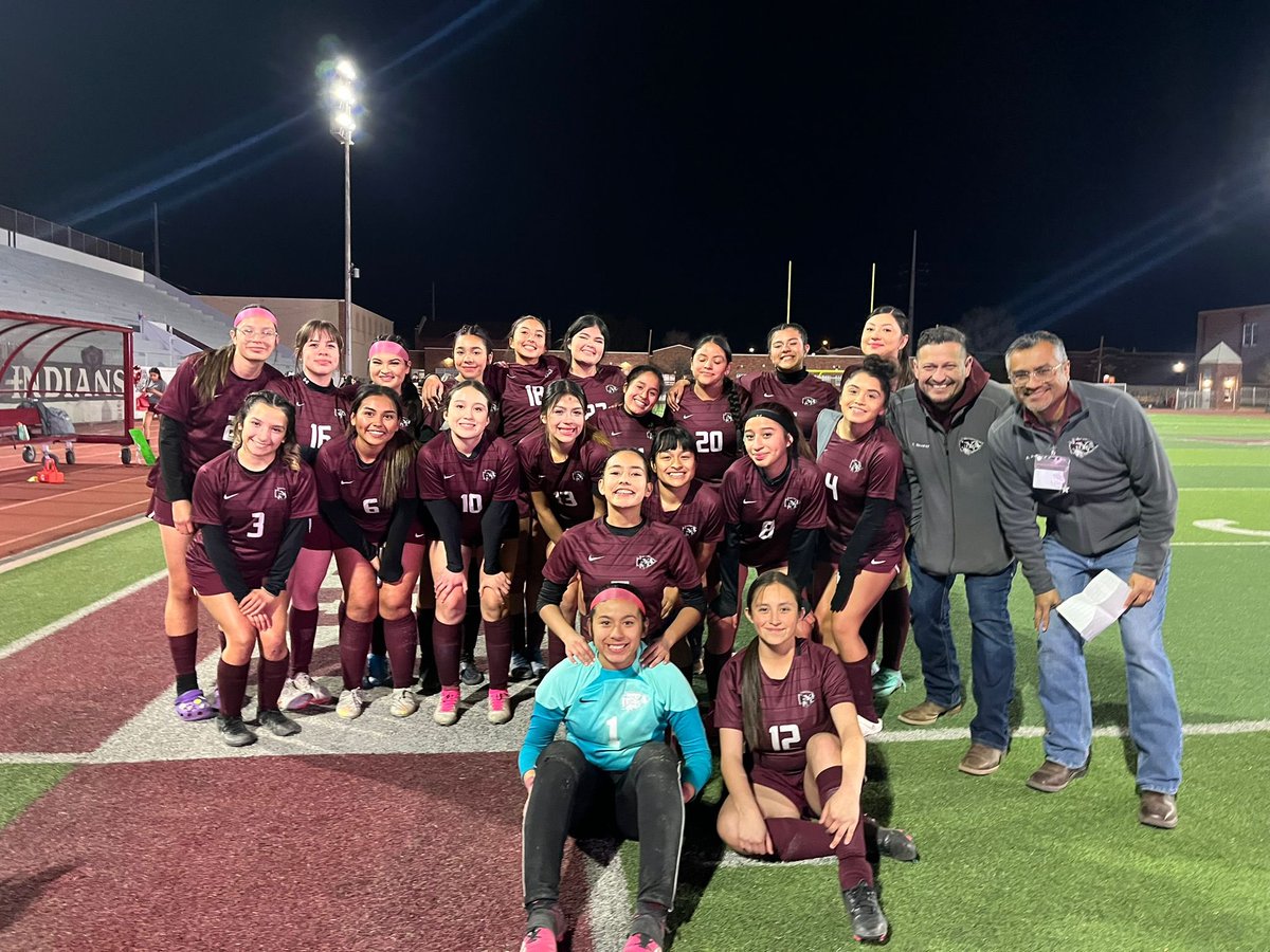 Ysleta_W_Soccer's tweet photo. Varsity defeat the scorpions 4-1. @yareshli_diaz ⚽️⚽️ &amp; assist, @Deina_2007 two assist and @SofiVega_17 ⚽️. #BowUp #Braidedforlife #FearTheSpear @Prep1USA @YsletaHS @YsletaSports @enevarez99 @avalos2oofresh @LadyIndiansXC @Fchavezeptimes https://t.co/i759jNIOeO