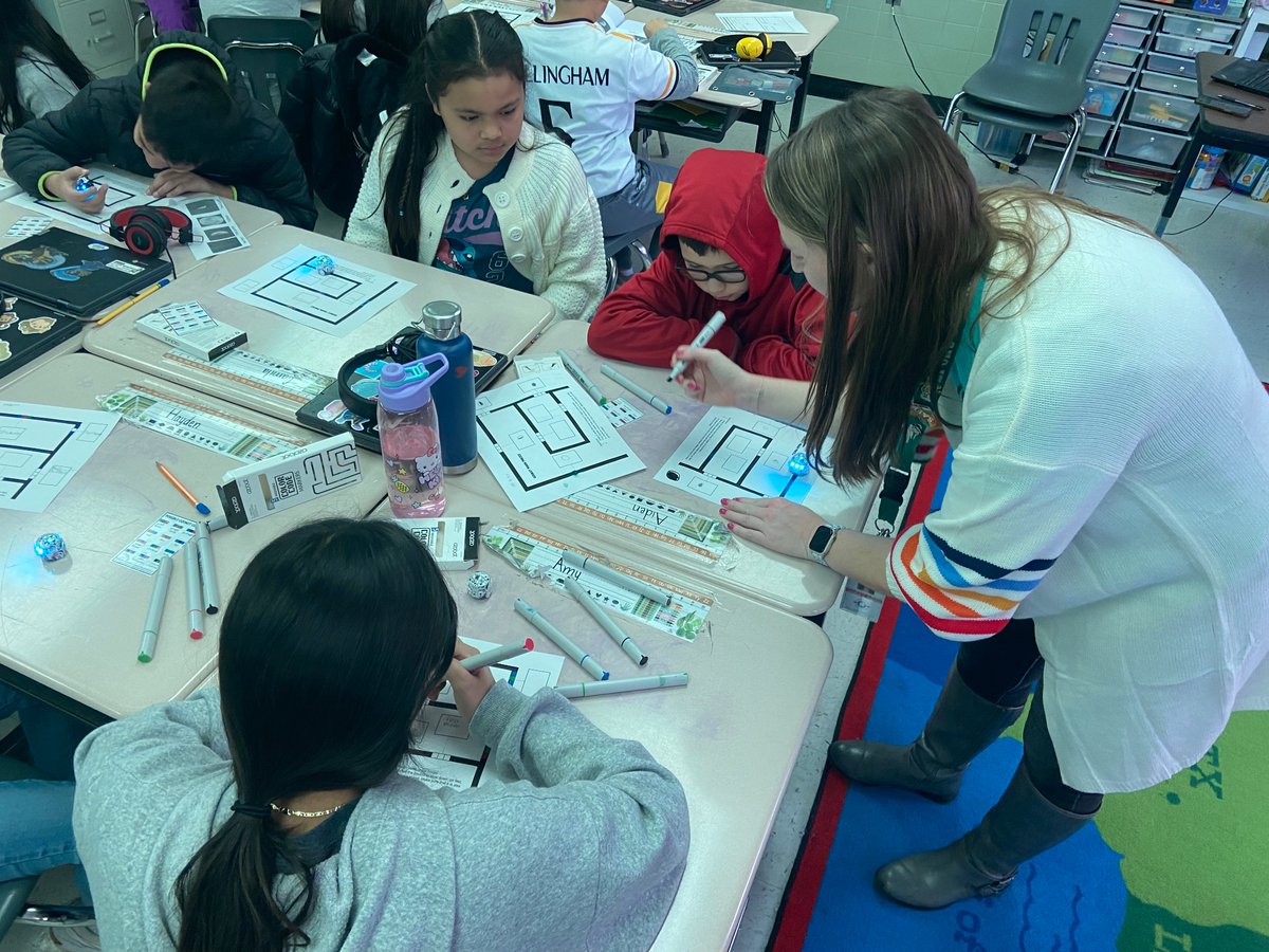 GuilfordEle's tweet image. Our Guilford 4thGators using Ozobots to review phases of the Moon 🌖 Great Technology connection to relevant learning experiences! @MsGroover2 @a_kekoler @LCPSOfficial
@csforlcps #DLDay #Technology
“Influence, Inspire, Impact!”🐊