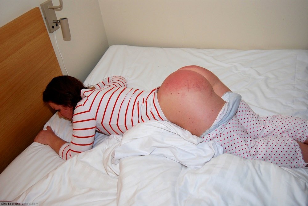 🍑 Spanking London tweet media