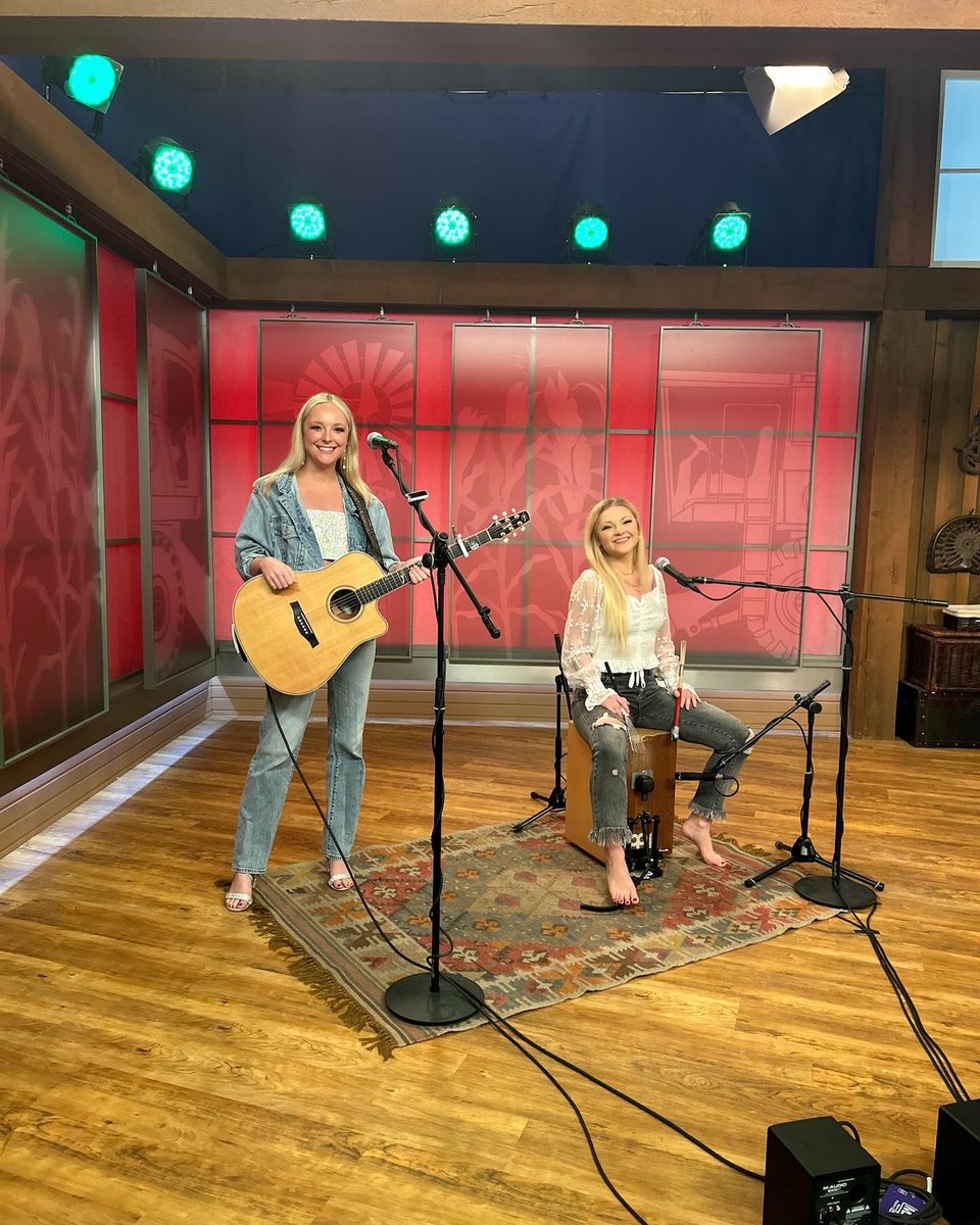 americanblnde's tweet photo. We had so much fun chatting & performing our new song, Why Girl, on @OfficialRFDTV ! Thank yโall so much again for having us! ๐ฅฐ๐ซถ๐ถ
#rfdtv #musicrow #newmusic #whygirl #americanblonde https://t.co/uZR8UgxziK