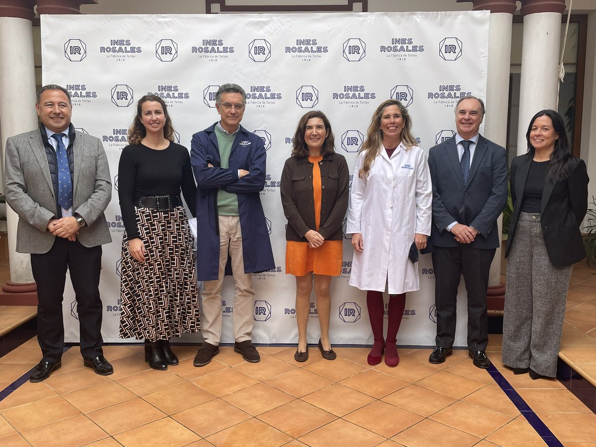 Acompaño junto al delegado del gobierno <a href="/RicardoS2019/">Ricardo Sánchez</a> a la consejera de <a href="/EmpleoJunta/">Consejería de Empleo, Empresa y Trabajo Autónomo</a> Rocío Blanco en su visita a <a href="/INESROSALESsau/">Inés Rosales SAU</a>, empresa que combina la innovación con el trabajo artesano y están presentes en más de 30 países 

<a href="/EmpleoJunta/">Consejería de Empleo, Empresa y Trabajo Autónomo</a> <a href="/JuntaSevilla/">Junta Sevilla</a>