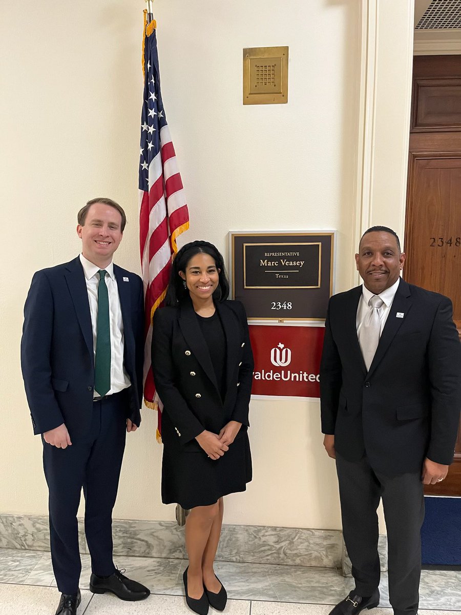 TexasCHCs's tweet photo. Thank you to @RepVeasey’s staff for meeting with TACHC and our amazing member and advocate Brian Hawkins, President &amp; CEO at @HealingHandsDal. Let’s continue to work together in providing accessible quality health care to all Texans. #equityaccessquality https://t.co/sKYIqETHcq