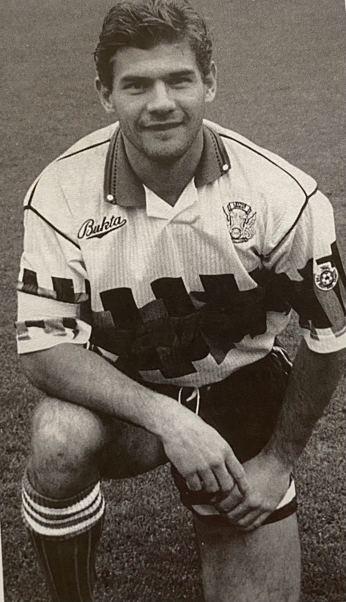 OldOsPics's tweet photo. Leyton Orient - Steve Castle 1983-1992 1996-1997 (Loan) 2000-2001 Apps 276(23) Gls 67 #LOFC https://t.co/XEkn1gCzl8
