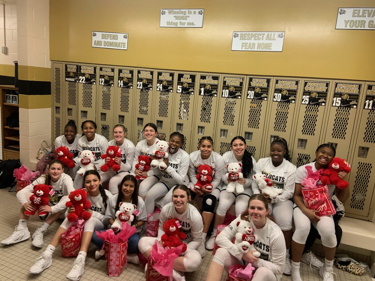 Blacksburg_Roar's tweet photo. The girls really enjoyed their gifts!!! Happy Valentines Day.  💝 L.E.O. https://t.co/sxelDL05HQ