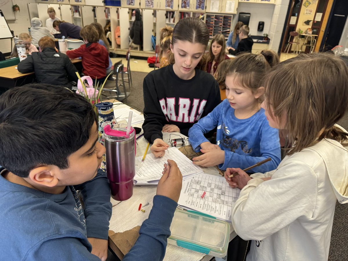 Learning about conductors and insulators! 💡