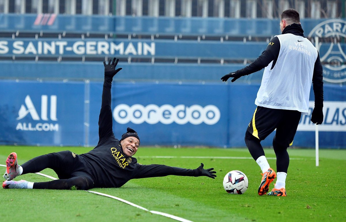 psg_chief's tweet image. 🚨🗣️Leo Messi to Mbappe at the end of last season :

“I prefer that you go to Barca. But if you want to go to Madrid, do it, you deserve a real winning project"

𝐊𝐲𝐥𝐢𝐚𝐧 𝐋𝐈𝐒𝐓𝐄𝐍𝐄𝐃 🐢🐐