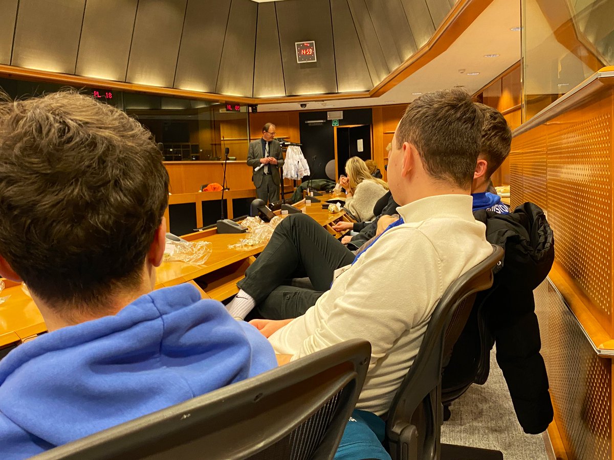 Leuk bezoek van studenten <a href="/Hoornbeeck/">Hoornbeeck College</a> uit Kampen, donderdag aan het Europarlement in Brussel. Mogen vertellen wat de SGP er doet: christelijke waarden behouden en Europa afremmen. Dank voor de steun en belangstelling!