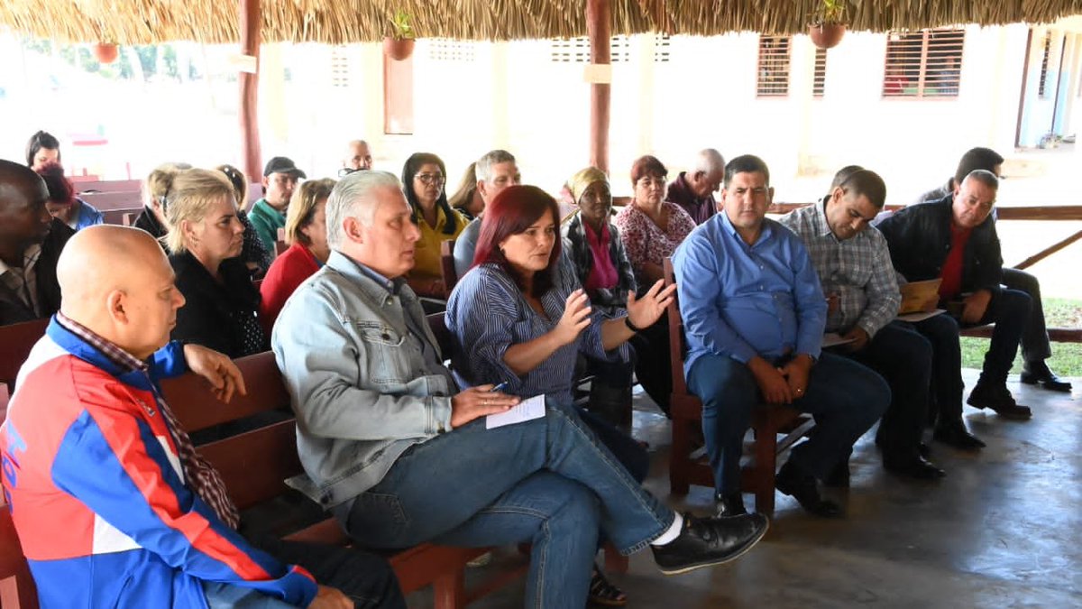 DrRobertoMOjeda's tweet photo. Cada encuentro nos demuestra que existen reservas y condiciones para incrementar producciones, generar utilidades y divisas. En la CCS "José Hernández León" no es diferente. Con consagración, inteligencia y empeño es posible avanzar mucho más. #Cuba #GenteQueSuma @anap_cuba https://t.co/R48UEu61Sh