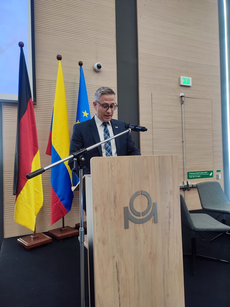 Confecamaras's tweet image. Mischa Groh, presidente de @ahkcolombia participa #AEstaHora en el evento de #ModeloDual y explica el sistema educativo de Alemania, país líder en el modelo de Formación Dual &amp;gt;&amp;gt; youtube.com/watch?v=E3GlTc…