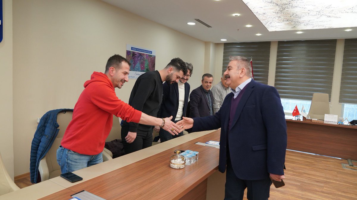 AvMuhammetSunar's tweet photo. • Belediyemiz Türk Musikisi Topluluğu Şefi Selçuk İçoğlu ve icra heyetini belediyemizde ağırladık. Yeni dönem adaylığımız için tebriklerini paylaşan kıymetli konuklarımıza, nazik ziyaretleri için teşekkür ediyorum. https://t.co/OpZD4bB5h2