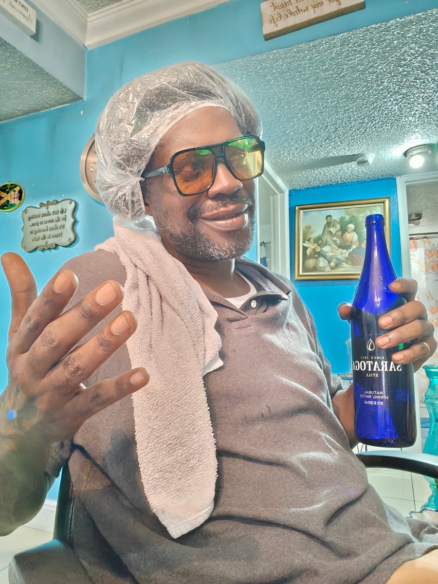 JClassicMaestro's tweet photo. When are you going to cut your hair Classic? 😁 @FifthMovement @5mmusicgroup @ushkee #DigitalEntrepreneur #newageinvestor #lowkeyresearchgroup https://t.co/1P7pbyt20d