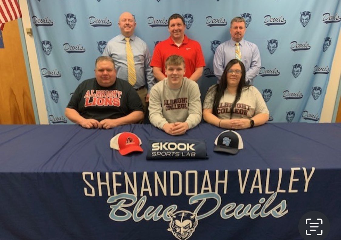 Congratulations to Brady Najda who committed to Albright College to continue his baseball and academic career!! Pictured with Brady are his parents Terry and Joe Najda, head coach Jeff Maksimik and members of SV admin.