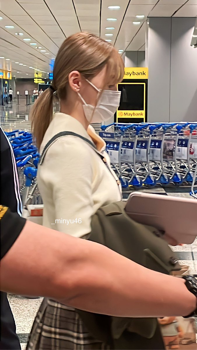 240215 🇸🇬

#STAYC #스테이씨 #SEEUN #세은