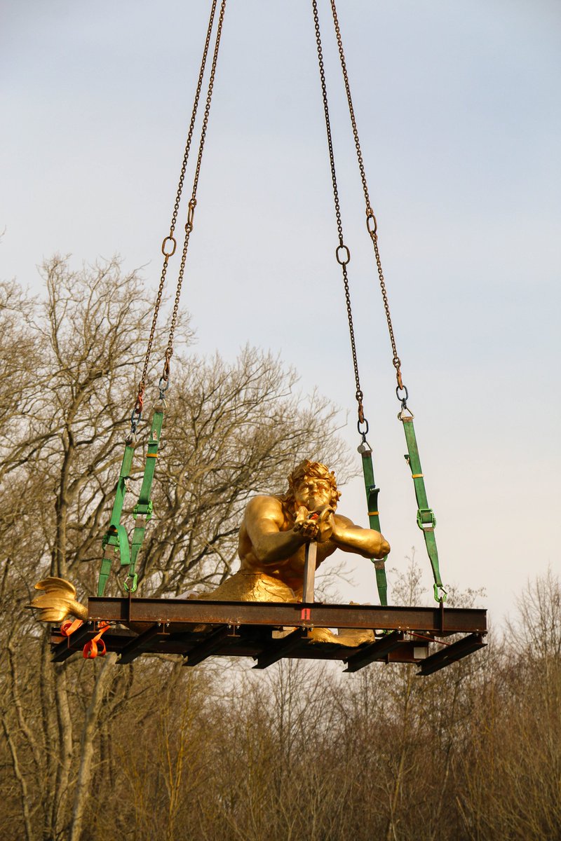 🌞 Grand soleil ce matin dans les jardins du @CVersailles pour accueillir le retour d’Apollon et des tritons après plus d’un an passé loin de leur bassin d’origine. 💦 Une restauration exceptionnelle à admirer lors des prochaines #GrandesEaux ! 📷 CVS / Virginie Marty