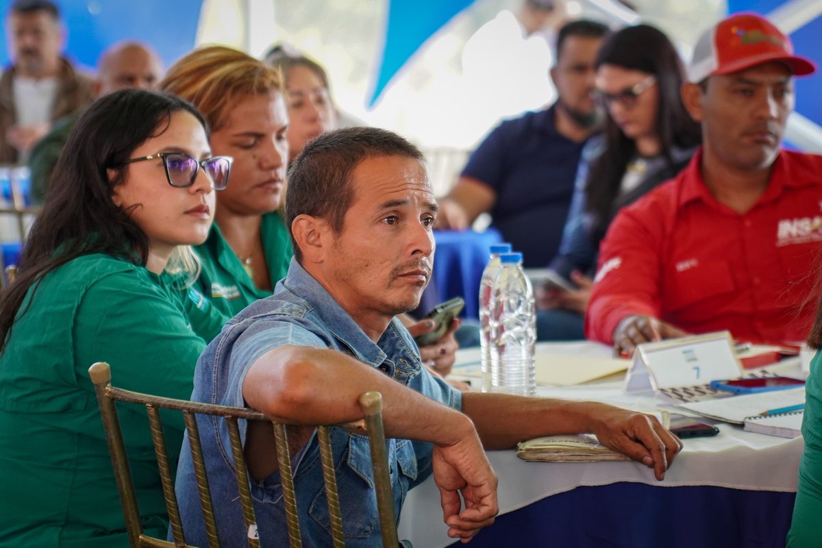 Gabrielasjr's tweet photo. Hoy continuamos con el debate por las 7T con especial atención al trabajo que debemos promover para la Independencia Plena 2T, desde el estado Miranda.

Convocados por el Presidente @NicolasMaduro para orientar las acciones políticas, agendas y esfuerzos al 2030, que garanticen el bienestar  y las mejores condiciones a nuestro pueblo.

En la actualidad Venezuela promueve el resguardo, conservación y protección de nuestros cacaos ancestrales; siendo el Cacao el primer bien agrícola exportable de nuestra nación, que incide en el 
establecimiento de políticas públicas con miras a fortalecer sus técnicas de producción: desde lo científico, social, cultural y educativo; la base de la cadena productiva son los campesinos y productores. 

#CienciaParaLaVida
