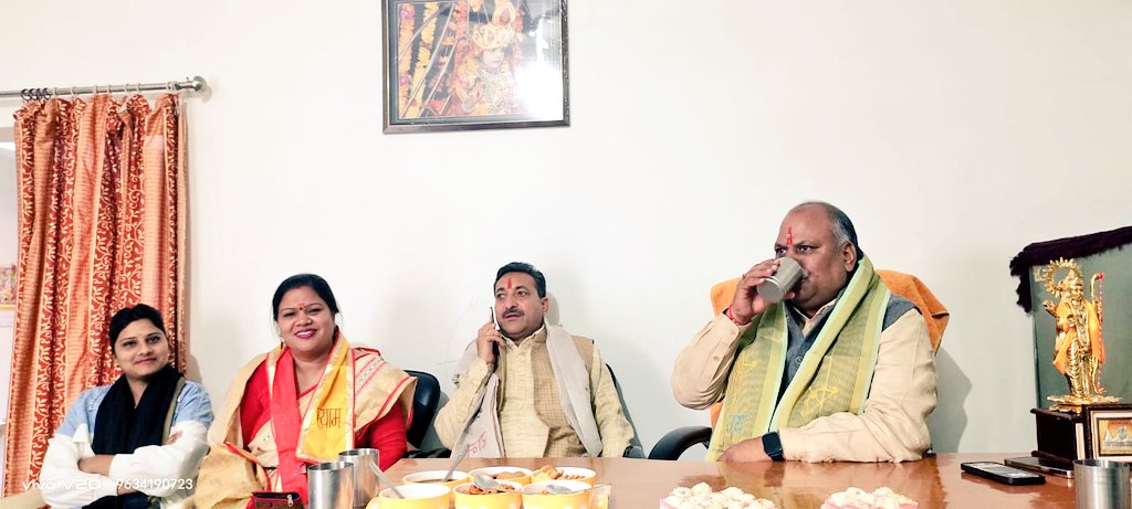 AshaPorwal5's tweet photo. प्रदेश उपाध्यक्ष एवं जिले के प्रभारी ब्रज बहादुर जी भाई सहाब से प्रवास के दौरान भेंट..... https://t.co/Fso0TM1eqs