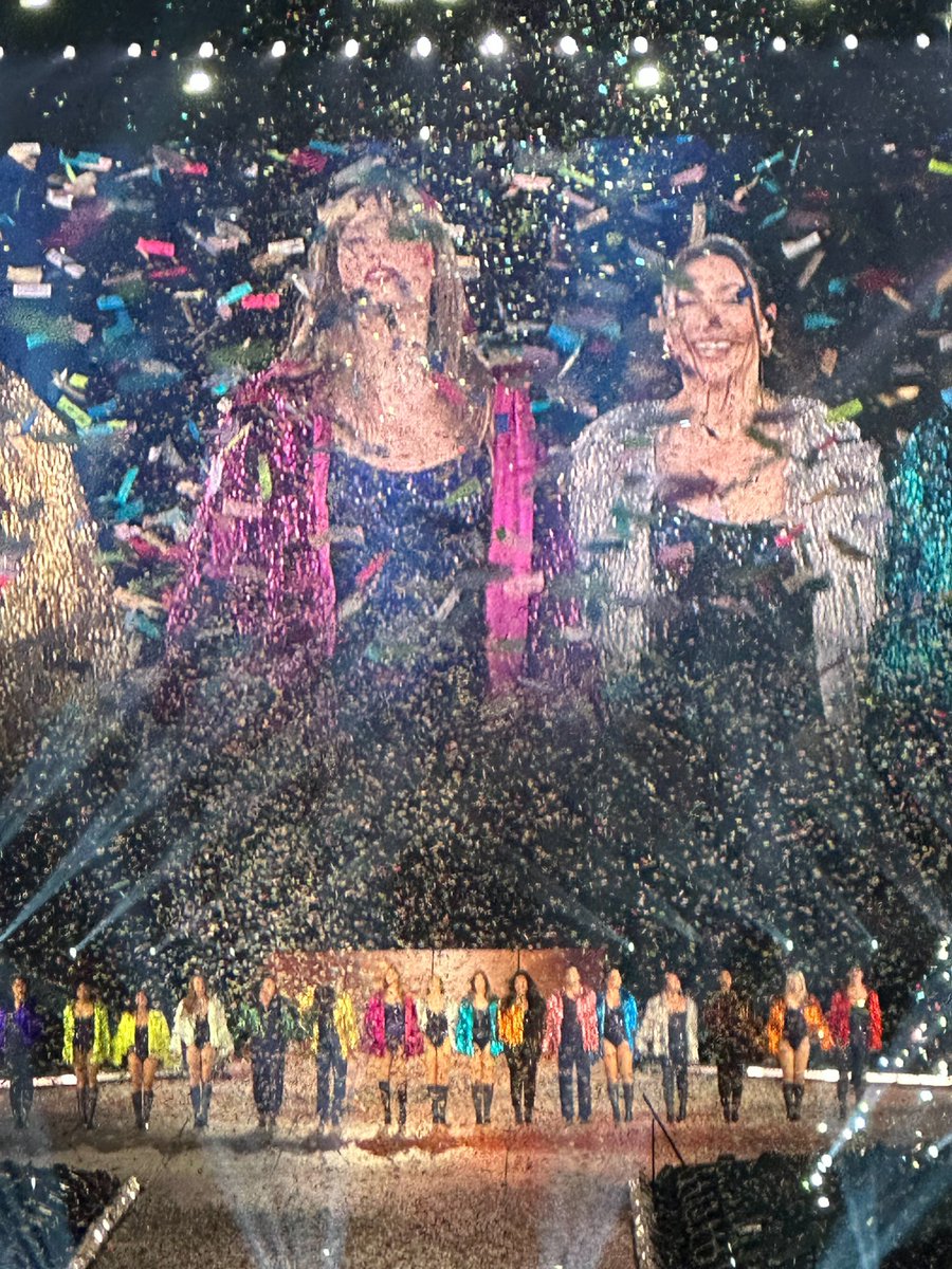 midoswift13's tweet photo. long story short i had a grand time😭 https://t.co/UbaXIAPUWT