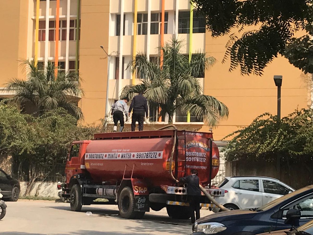 pjtiwari's tweet photo. 4th Avenue, Gaur City, Greater Noida West has been facing water problem for the past 3 days due to non-repairing of authority pump located at Lake View Park and paying more than 20k per day to private water supplier. Request @OfficialGNIDA and @tejpalnagarMLA @CMOfficeUP to help. https://t.co/I7N4Wx7BJY