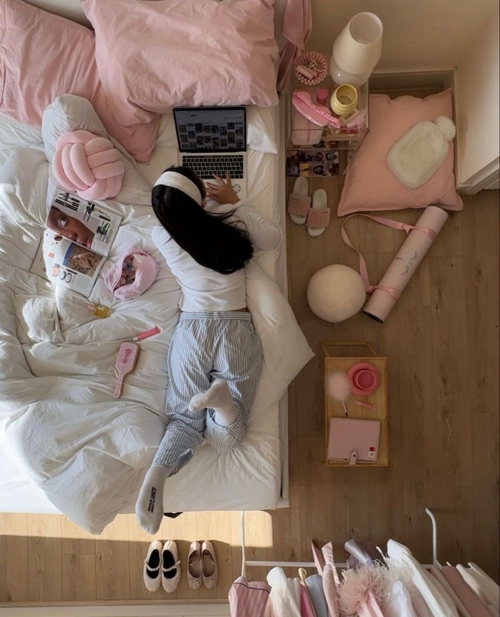 hauteblood's tweet photo. i love being a girl https://t.co/EAONhfdpWj