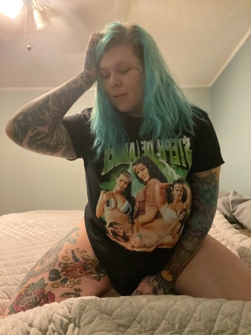 That new @stephdelander merch is 🔥 https://t.co/1SQEkVRLd8<a class="tags" target="_blank" title="On Twitter" href="/?out=eyJ0eXAiOiJKV1QiLCJhbGciOiJIUzUxMiJ9.eyJpYXQiOjE3MjQ5MTE5MTgsImlzcyI6InR3cG9ybnN0YXJzLmNvbSIsIm5iZiI6MTcyNDkxMTkxOCwiZXhwIjoxNzU2NDQ3OTE4LCJyZWRpcmVjdF91cmwiOiJodHRwczovL3R3aXR0ZXIuY29tL3N0ZXBoZGVsYW5kZXIifQ.CrgvHcDhzN0fLy5pTbkgRUrQ_Sk59UqE5GdCnv5_zq8KhMCwV3wfklYhK00A5_A1XnnG1pEnvsFgtU5CF02bEQ">@stephdelander</a>