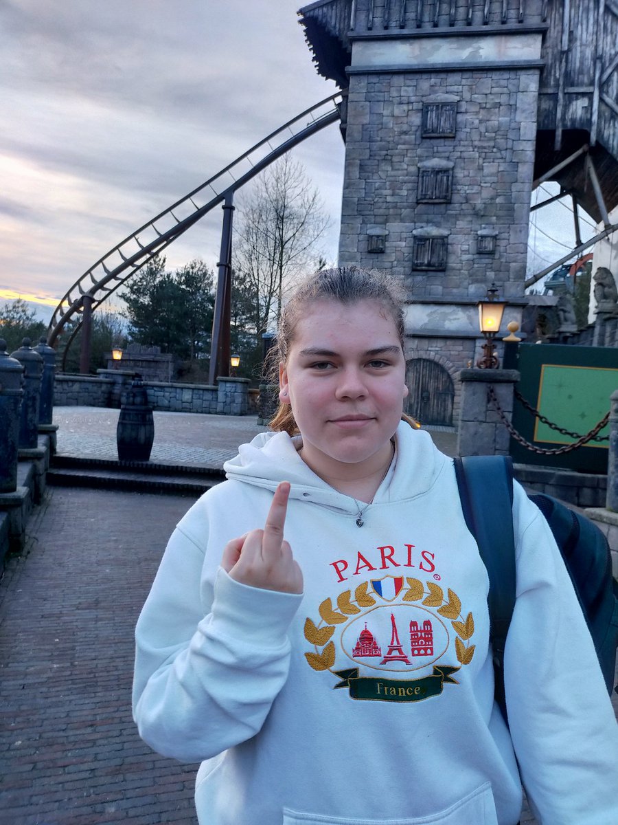 murla__'s tweet image. Wanneer ze zachte g niet draaien #efteling