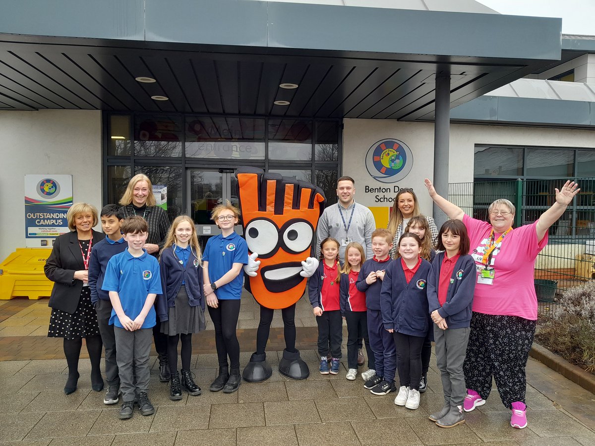 Living Streets (@livingstreets) on Twitter photo 🥳 We've had a lovely day in North Tyneside celebrating the incredible achievements of <a href="/BentonDenePE/">Benton Dene Primary PE</a> - the first North East school to top our WOW Top Ten leader board!
Thank you to Mary Glindon MP and Cllr Janet Hunter for coming down! 🧵 🥳 We've had a lovely day in North Tyneside celebrating the incredible achievements of <a href="/BentonDenePE/">Benton Dene Primary PE</a> - the first North East school to top our WOW Top Ten leader board!
Thank you to Mary Glindon MP and Cllr Janet Hunter for coming down! 🧵