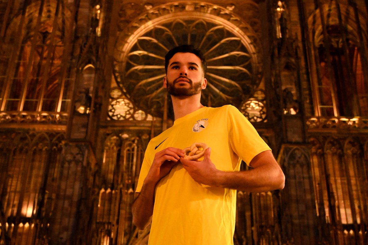 Les ambianceurs en chef soulèveront-ils la coupe en mars 2024 ? Rendez-vous avec les équipes du <a href="/FCuej/">FC CUEJ</a> de Carla Génévrier et Keziah Cretin ⚽️🎉
Crédit photo : Loïc Germain