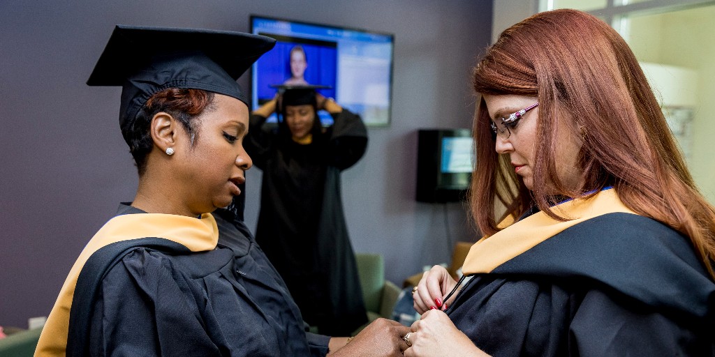 SocialWork@Simmons students are prepared to pursue licensure as a clinical social worker in Massachusetts and other states. Learn more about the careers in social work you could pursue after earning your MSW: bit.ly/2OfCan7