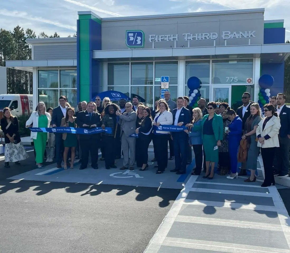 ProsperaUSA's tweet photo. 🌟 Congratulations to our valued partners, @FifthThird, on the occasion of inaugurating their latest branch in #Jacksonville! We had the privilege of participating in the ribbon-cutting ceremony at the new Fifth Third Bank branch in St Johns. 👏
#ProsperaPartners #53better https://t.co/0E91XrKObS