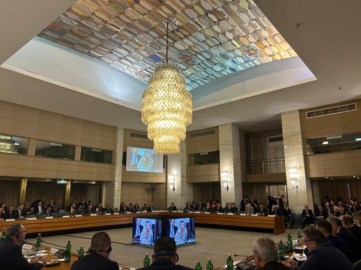 Barbara Beltrame Giacomello (@bbeltrame_g) on Twitter photo Oggi al Business Forum Italia-Romania di <a href="/Confindustria/">Confindustria</a>. Un incontro che ha rinnovato il legame tra i nostri Paesi. Perché la #Romania è stata, è e resterà una partnership vitale per l’#Italia, un mercato di riferimento nell’#EstEuropa, con più di 50.000 #imprese attive. Oggi al Business Forum Italia-Romania di <a href="/Confindustria/">Confindustria</a>. Un incontro che ha rinnovato il legame tra i nostri Paesi. Perché la #Romania è stata, è e resterà una partnership vitale per l’#Italia, un mercato di riferimento nell’#EstEuropa, con più di 50.000 #imprese attive.