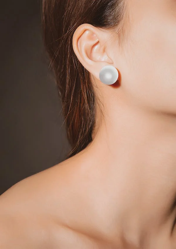 In an era where flawless skin, captivating eyes, and luscious locks dominate the beauty industry, it's high time we embrace the sheer elegance of a beautifully sculpted neck. Our necks possess a unique charm that deserves a spotlight of its own.