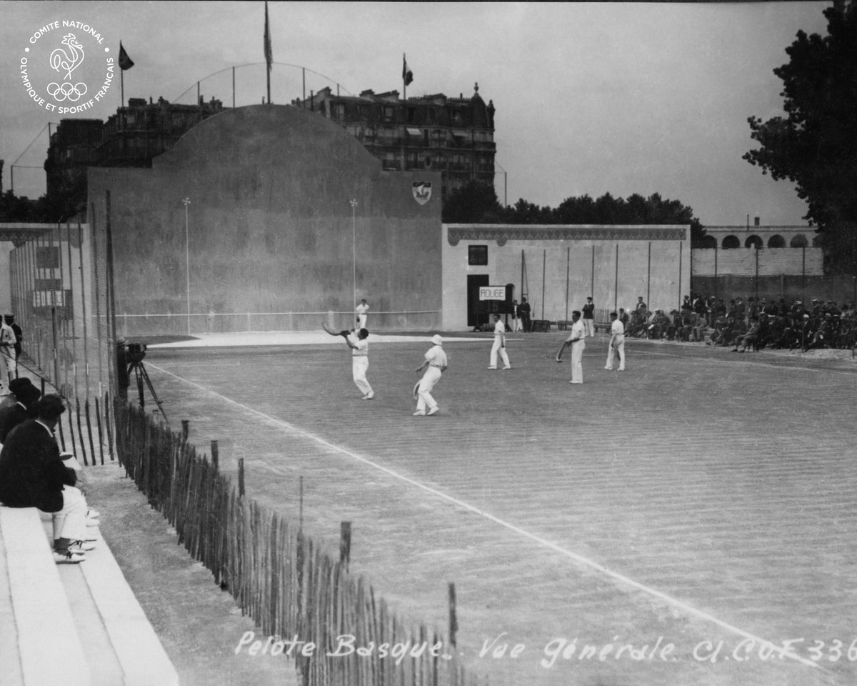FranceOlympique's tweet photo. [#Culture]
Retour 100 ans en arrière pour découvrir, en images, les épreuves de Paris 1924. ⤵

Depuis les premiers Jeux, de nombreux sports ont fait leur apparition dans le programme olympique. 
Les Jeux Olympiques étaient aussi un moyen de mettre en valeur la culture de chaque nation lors des Concours d'art. 
A Paris, en 1924, on retrouvait des disciplines telles que la pelote basque, le polo, le grimper à la corde, le tandem en vélo ou encore le saut de cheval en longueur.🏅