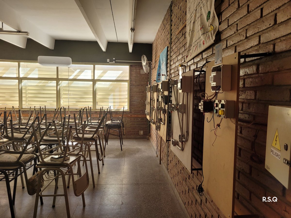 romiqua10's tweet photo. Por invitación de los miembros de la cooperadora y su directivo,visite el colegio n*15 Agustín Mercau de V.M. Me mostraron todo el fabuloso trabajo que realizan, que permitió que cada aula tenga un ventilador y un aire acondicionado, entre otras cosas.
#Cooperadoras #trabajando https://t.co/LUcdFqAxQx