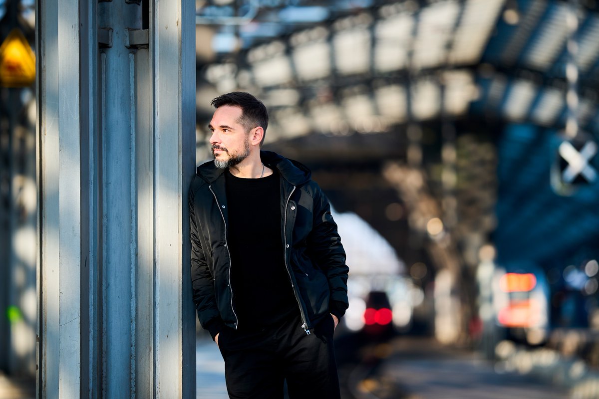 How to open  up a shy composer in front of a camera? It turned out to be one of  the most fulfilling photo sessions. So many memories that will last! #miroslavsrnka <a href="/Baerenreiter/">Barenreiter</a> 
 
📷 <a href="/kaupokikkas/">Kaupo Kikkas</a> Thank you!